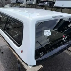 Leer 100XR Topper – GMC Sierra 2500 - Image 5