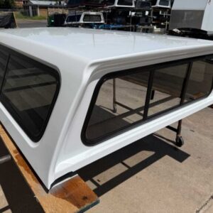 Leer 100XR Topper – GMC Sierra 2500 - Image 3