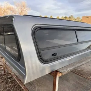 Leer 100XR Topper – GMC Sierra 2500 - Image 4