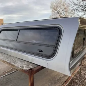 Leer 100XR Topper – GMC Sierra 2500 - Image 3