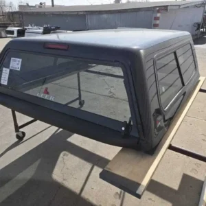 Leer 100S Topper – Chevrolet Silverado 2500 - Image 2